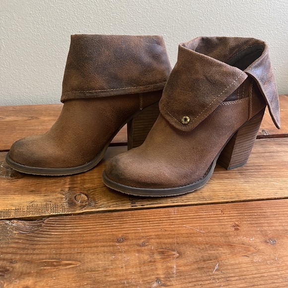 Cute Brown Booties - Picture 3 of 8